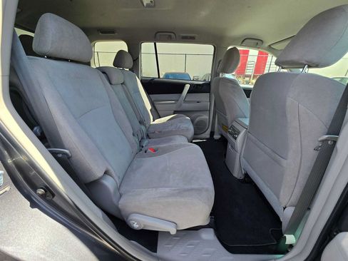 Used 2011 Toyota Highlander 2WD w/ Tow Pkg image 12