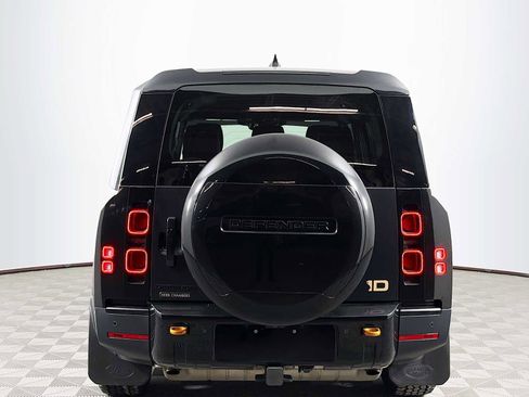 Used 2023 Land Rover Defender 130 SE image 6