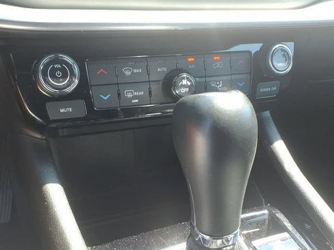 Used 2025 Jeep Compass Limited AWD/4WD image 18