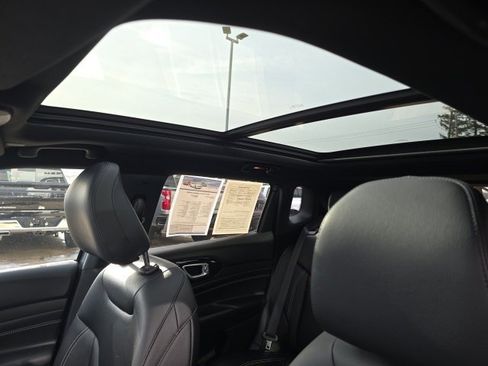 Used 2024 Jeep Compass Limited w/ High Altitude Package image 17