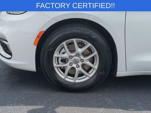 Certified 2023 Chrysler Pacifica Touring-L FWD image 10