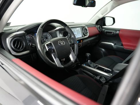 Used 2022 Toyota Tacoma SR5 w/ Technology Package RWD image 6