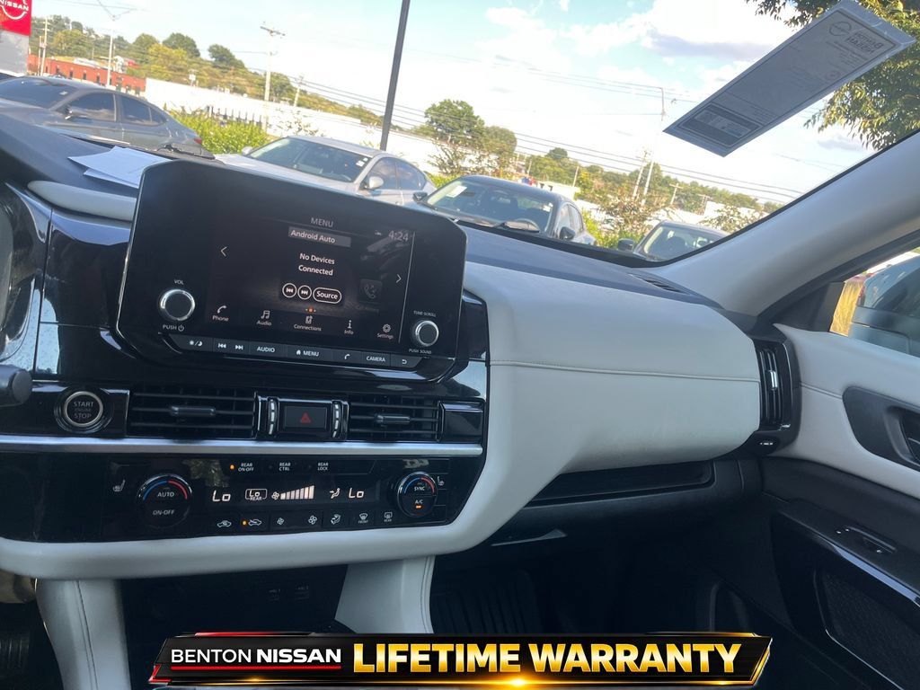 Used 2024 Nissan Pathfinder SV FWD image 17