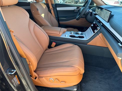 New 2025 Genesis GV80 2.5T Prestige image 13