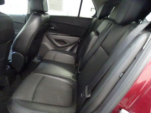 Used 2016 Chevrolet Trax LT w/ LT Convenience Package AWD/4WD image 4