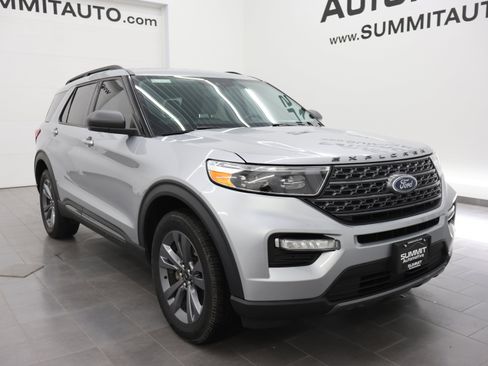 Used 2021 Ford Explorer XLT w/ Equipment Group 202A AWD/4WD image 2