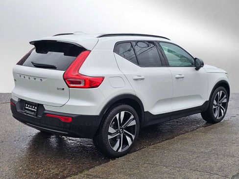 Certified 2024 Volvo XC40 B5 Ultimate w/ Protection Package Premier image 3