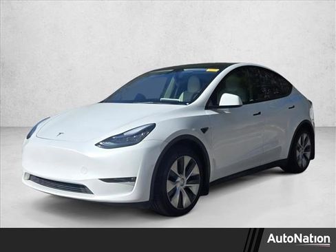 Used 2021 Tesla Model Y Long Range image 1