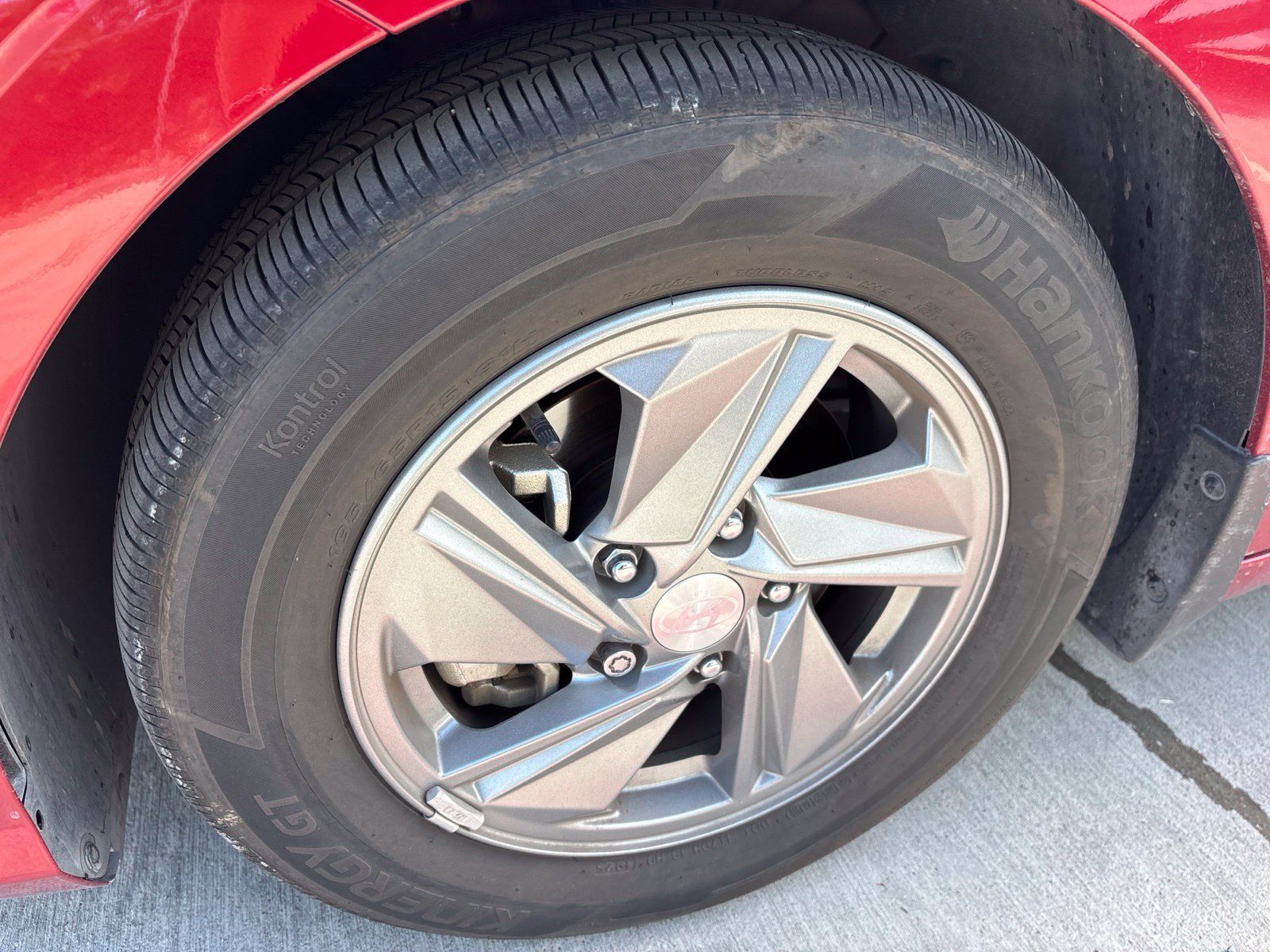 Certified 2025 Hyundai Elantra SE FWD image 8