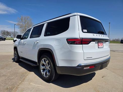 Used 2022 Jeep Wagoneer Series I w/ Premium Group I AWD/4WD image 6