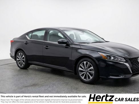 Used 2025 Nissan Altima 2.5 SV FWD image 1