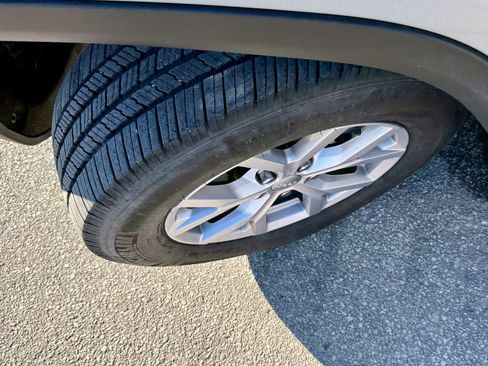 Used 2022 Jeep Grand Cherokee Limited image 28