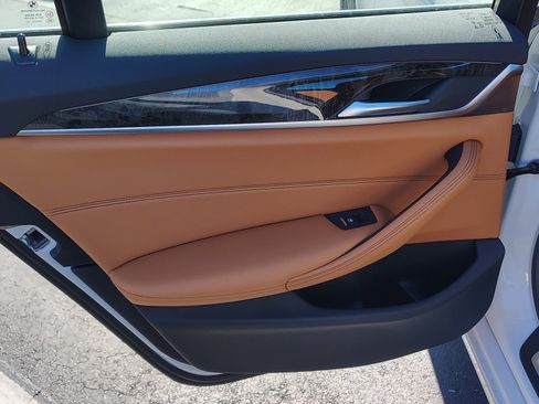 Used 2023 BMW 530i w/ Convenience Package image 9