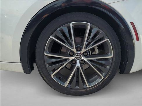 Certified 2025 Toyota Prius XLE FWD image 5