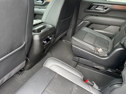 Used 2025 GMC Yukon Denali image 12