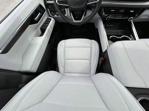 New 2026 Chevrolet Suburban Premier image 12