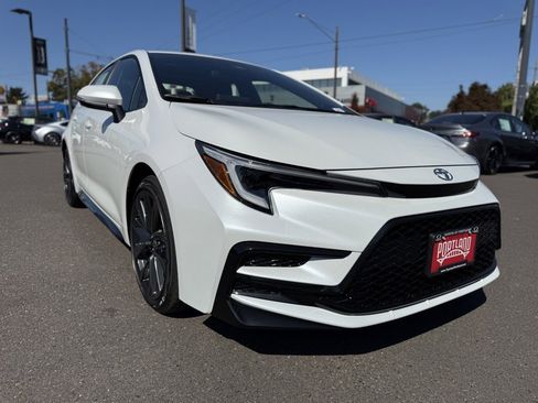 Used 2026 Toyota Corolla XSE image 2