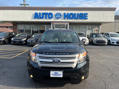 Used 2015 Ford Explorer XLT w/ Equipment Group 202A FWD image 2