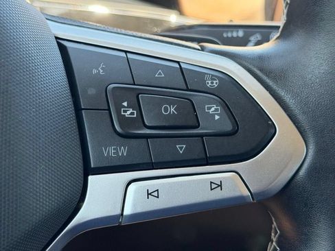 Used 2025 Volkswagen Atlas SE FWD image 22