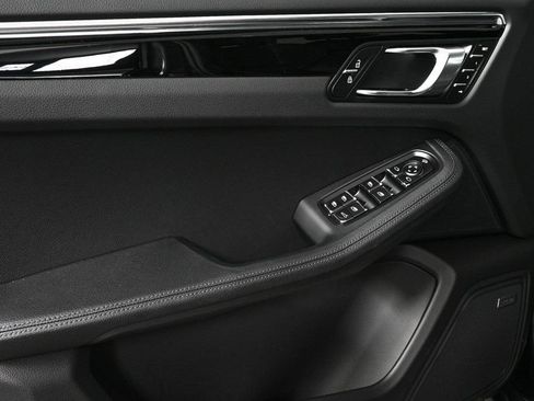 Certified 2026 Porsche Macan image 6