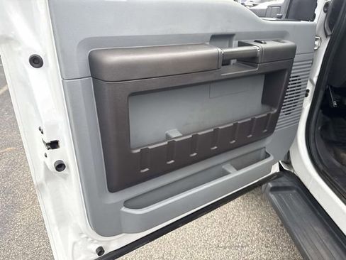 Used 2016 Ford F550 2WD Regular Cab Super Duty image 20