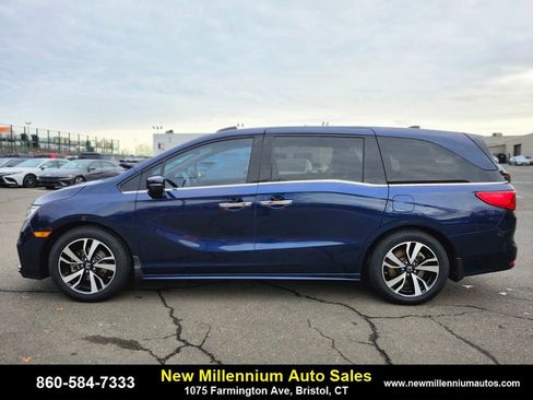 Used 2019 Honda Odyssey Elite image 2