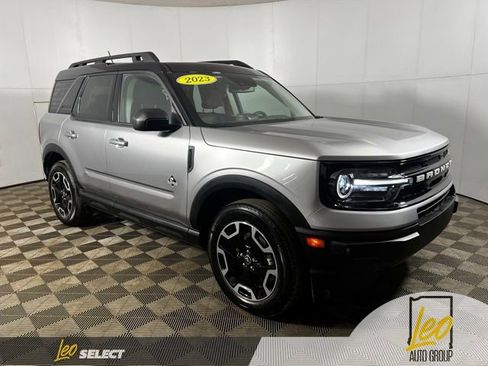 Used 2023 Ford Bronco Sport Outer Banks w/ Tech Package AWD/4WD image 2
