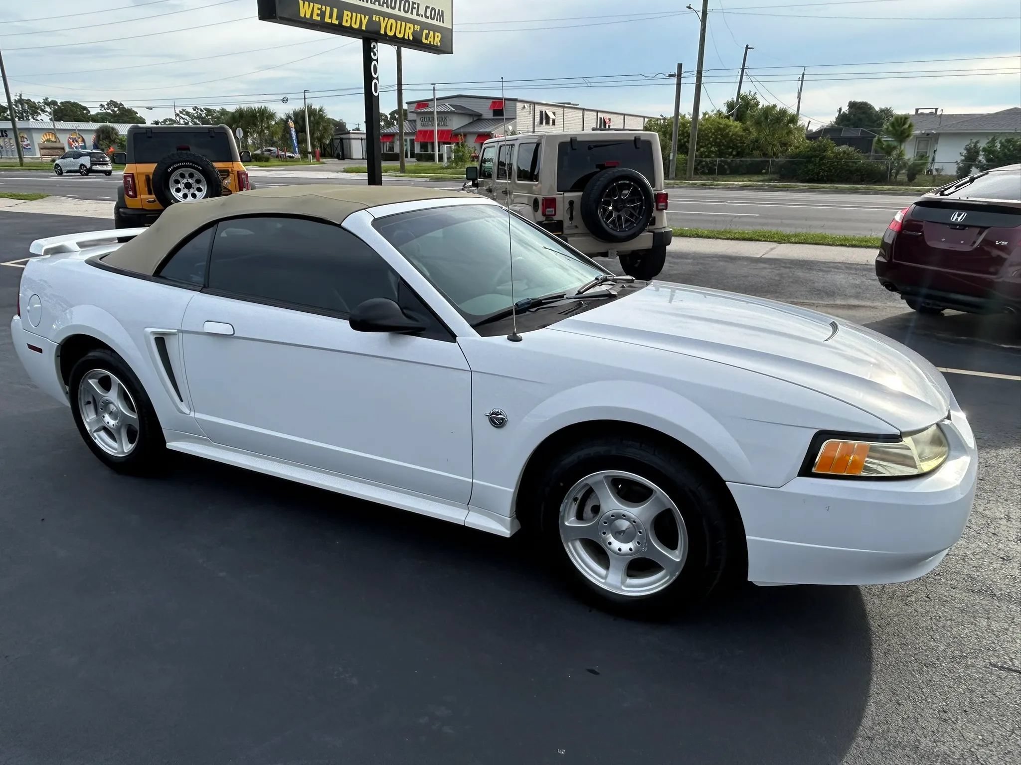 Used 2004 Ford Mustang Convertible RWD image 21