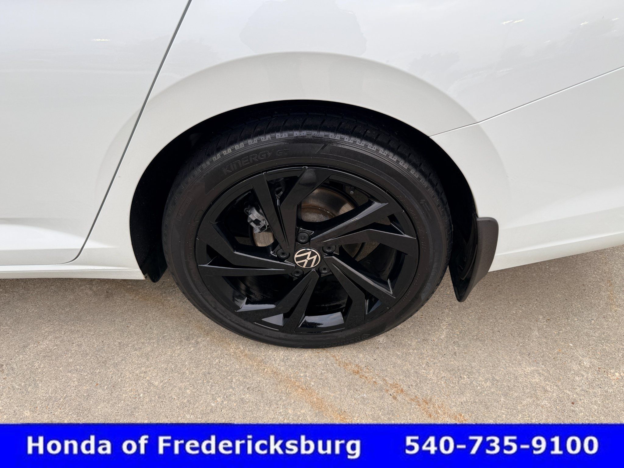 Used 2025 Volkswagen Jetta SE FWD image 11