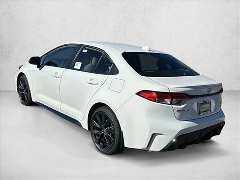 Used 2026 Toyota Corolla SE w/ SE Premium Package FWD image 5