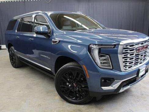 Used 2026 GMC Yukon XL Denali w/ Sun & Power Step Package AWD/4WD image 1