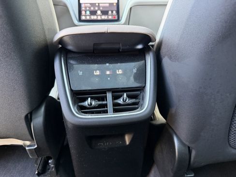 Used 2025 Volvo EX90 Ultra AWD/4WD image 36