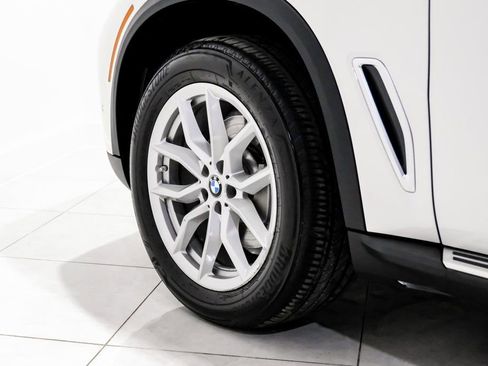 Used 2023 BMW X5 xDrive40i w/ Premium Package image 53