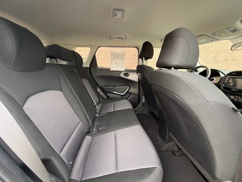 Used 2023 Kia Soul LX image 18