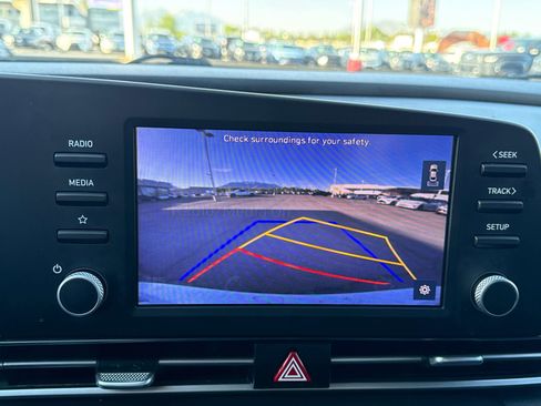 Used 2022 Hyundai Elantra SEL w/ Preferred Accessory Package FWD image 21