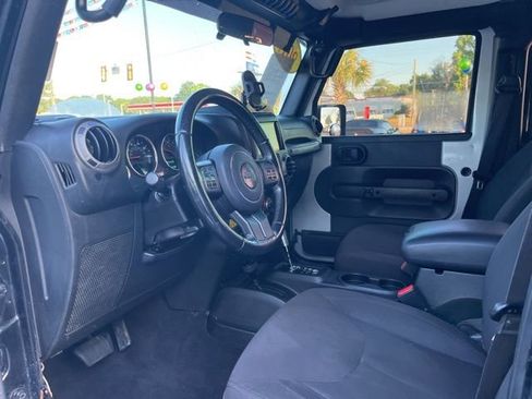 Used 2017 Jeep Wrangler Unlimited Sport w/ Connectivity Group AWD/4WD image 6