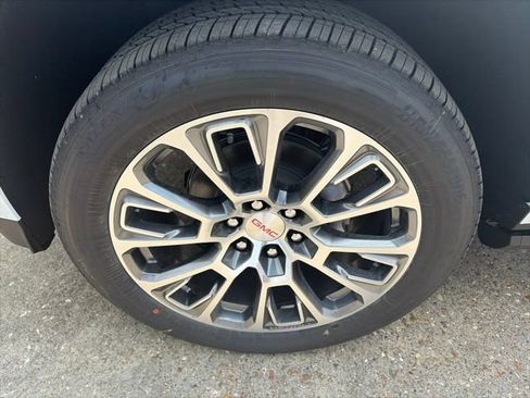 New 2026 GMC Yukon XL Denali w/ Sun & Power Step Package AWD/4WD image 10
