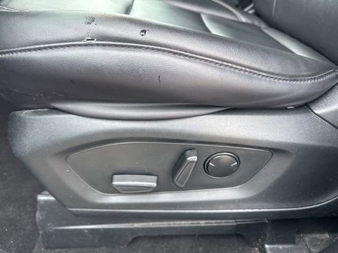 Used 2023 Ford Explorer XLT w/ Equipment Group 202A image 21