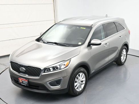 Used 2017 Kia Sorento AWD w/ LX Convenience Package image 36