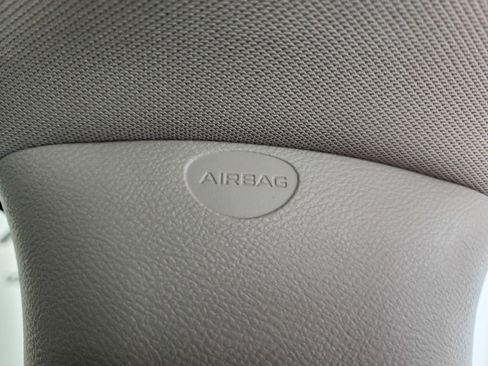 Used 2024 Chrysler Pacifica Touring-L image 45