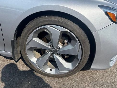 Used 2018 Honda Accord Touring image 13