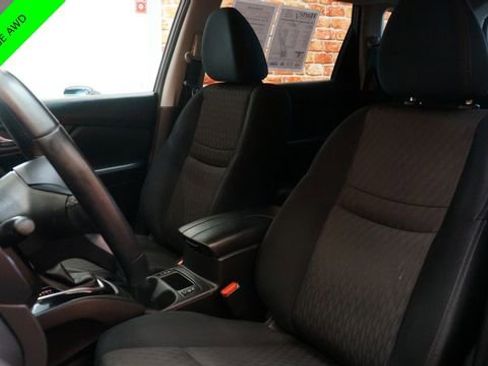 Used 2017 Nissan Rogue SV w/ SV Premium Package image 10