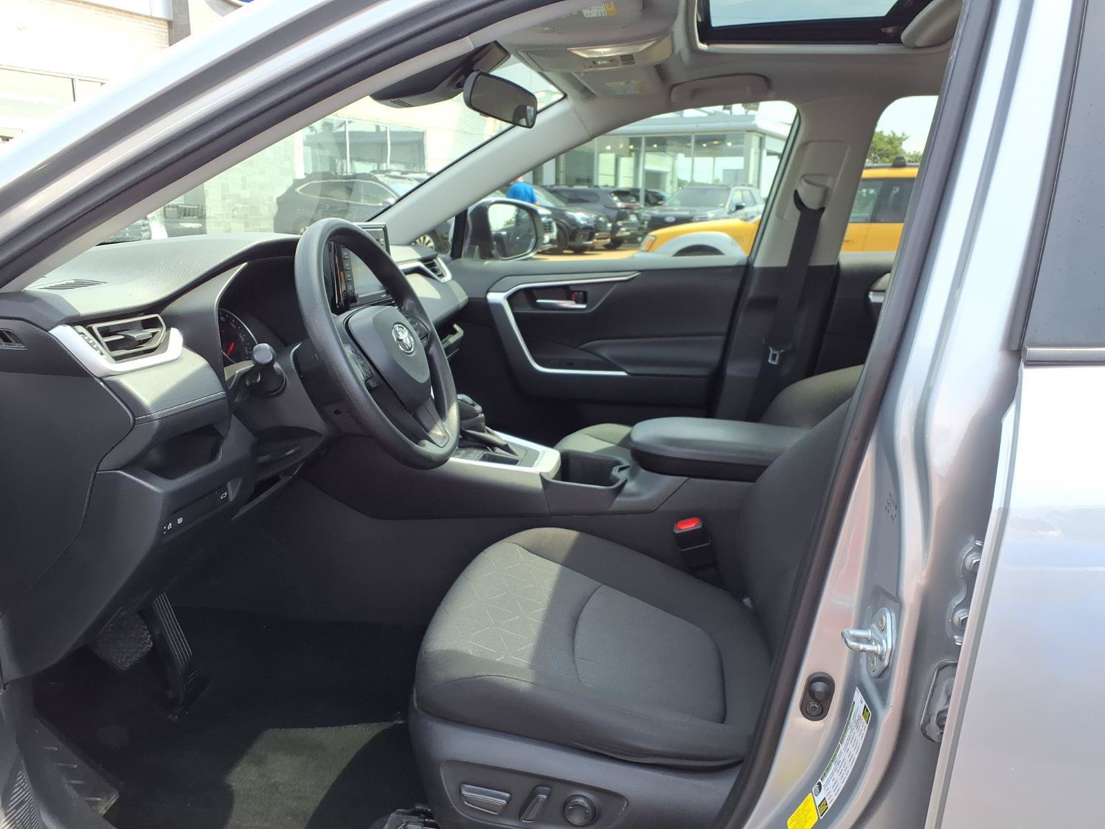 Used 2022 Toyota RAV4 XLE w/ Convenience Package FWD image 18