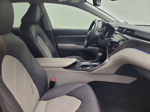 Used 2018 Toyota Camry XLE FWD image 21