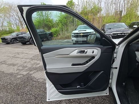 Used 2025 Ford Explorer Active w/ Active Comfort Package image 22