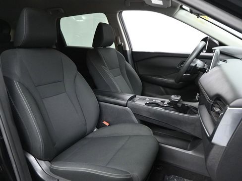 Used 2024 Nissan Rogue S image 11