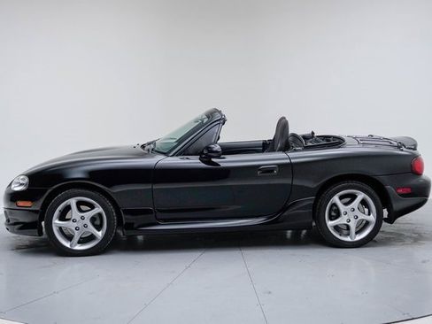 Used 2003 MAZDA MX-5 Miata image 2
