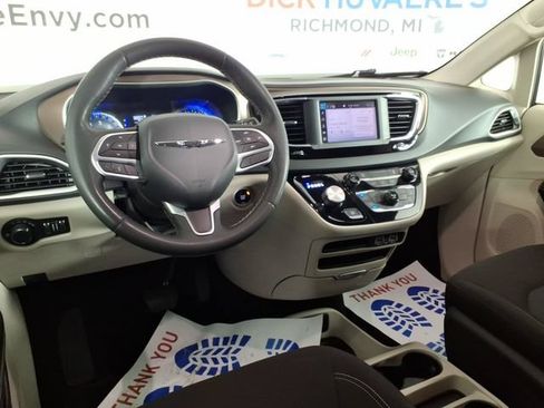 Used 2023 Chrysler Voyager LX FWD image 10