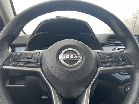 Used 2025 Nissan Versa SV image 25