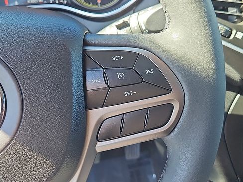 Used 2022 Jeep Cherokee Latitude Lux image 24